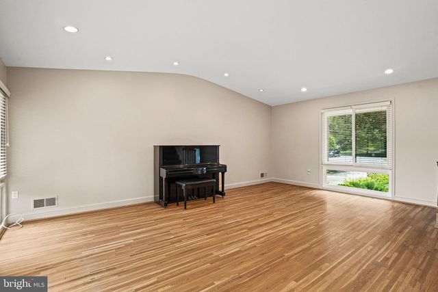 6428 EARLHAM DR, Bethesda, MD 20817