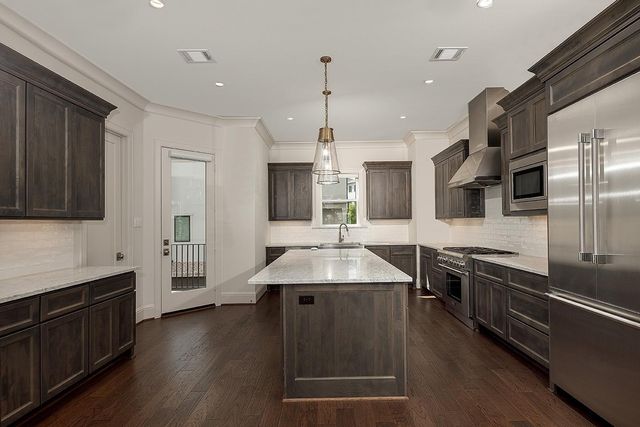 2503 Lake Front Circle, The Woodlands, TX 77380
