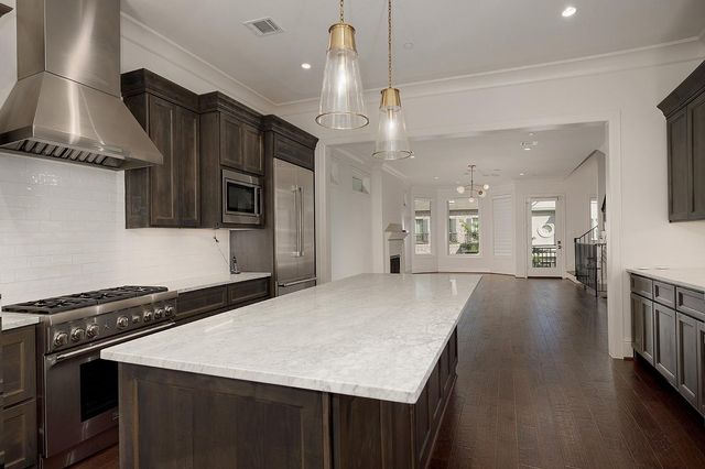 2503 Lake Front Circle, The Woodlands, TX 77380