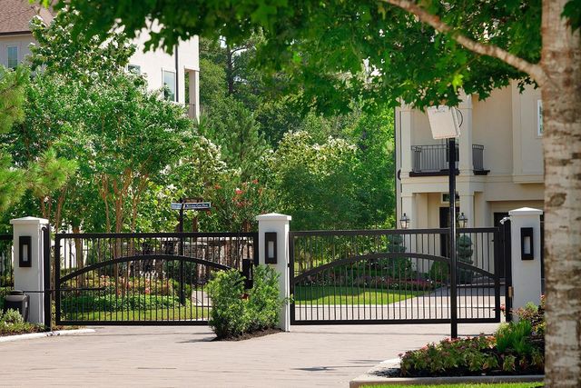 2503 Lake Front Circle, The Woodlands, TX 77380