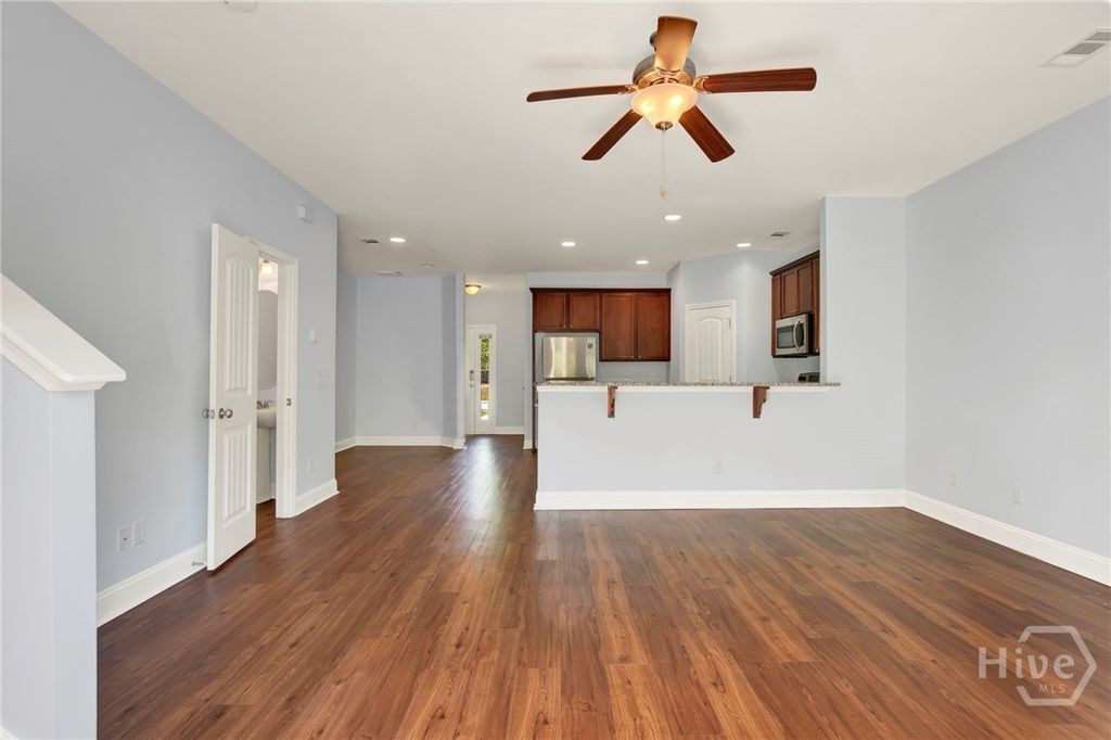Image 10 of property listing at 20 Kepler Loop, Richmond Hill, GA 31324