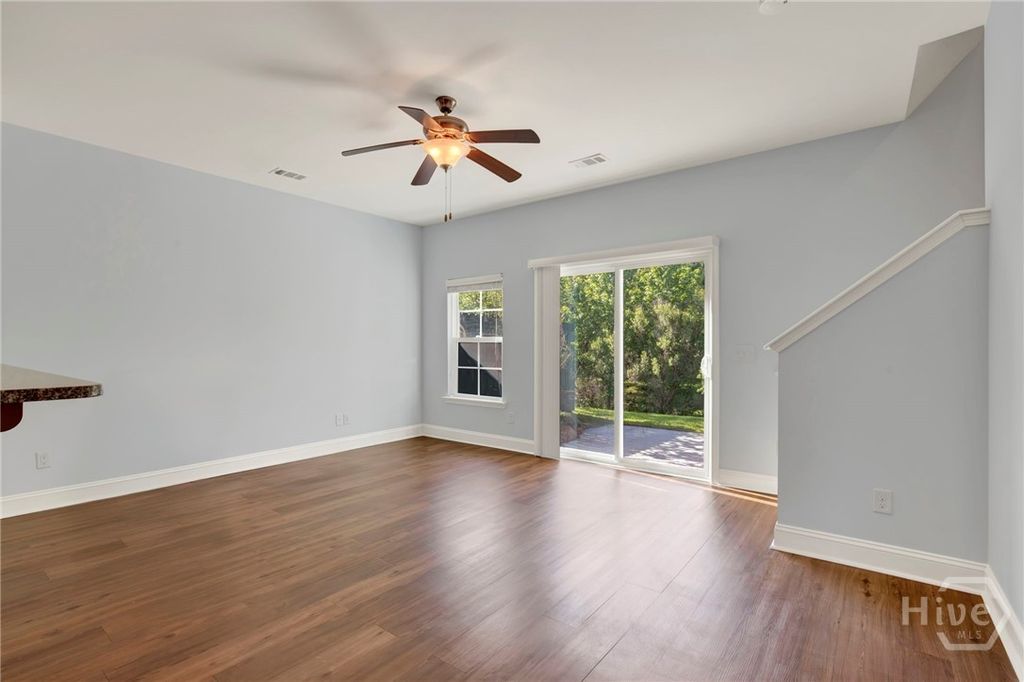 Image 11 of property listing at 20 Kepler Loop, Richmond Hill, GA 31324