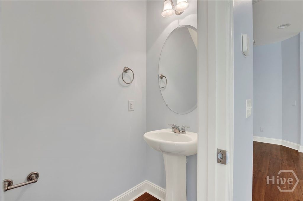 Image 12 of property listing at 20 Kepler Loop, Richmond Hill, GA 31324