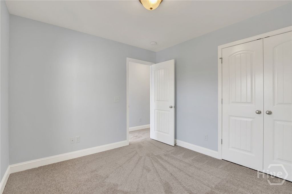 Image 13 of property listing at 20 Kepler Loop, Richmond Hill, GA 31324