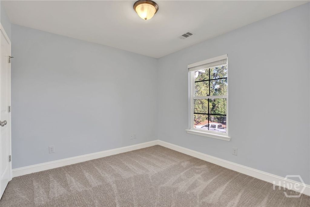 Image 14 of property listing at 20 Kepler Loop, Richmond Hill, GA 31324