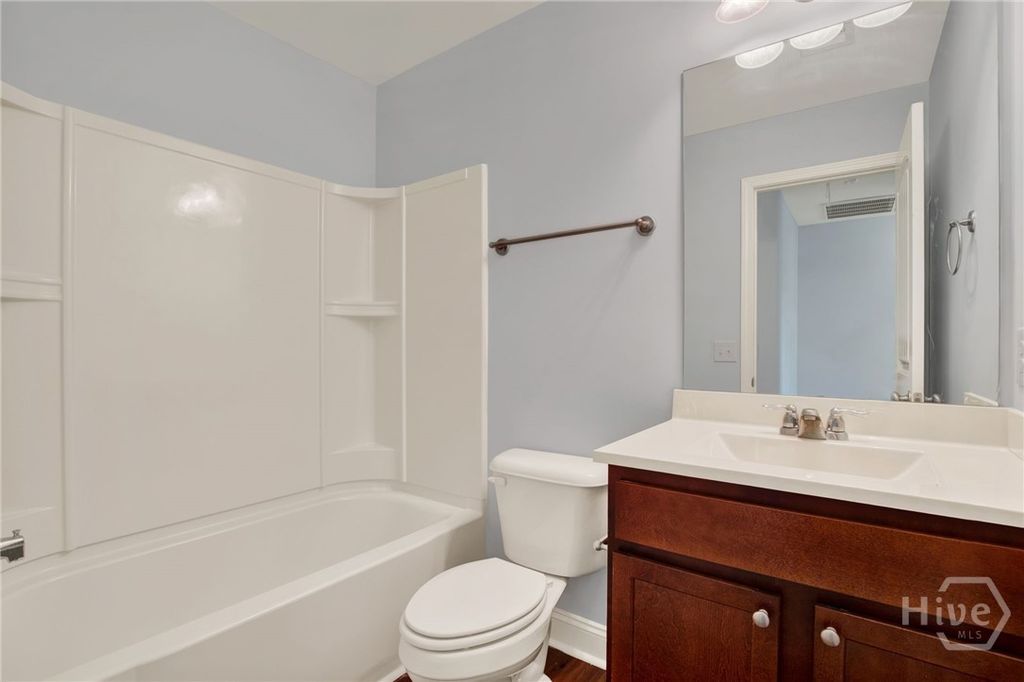 Image 15 of property listing at 20 Kepler Loop, Richmond Hill, GA 31324