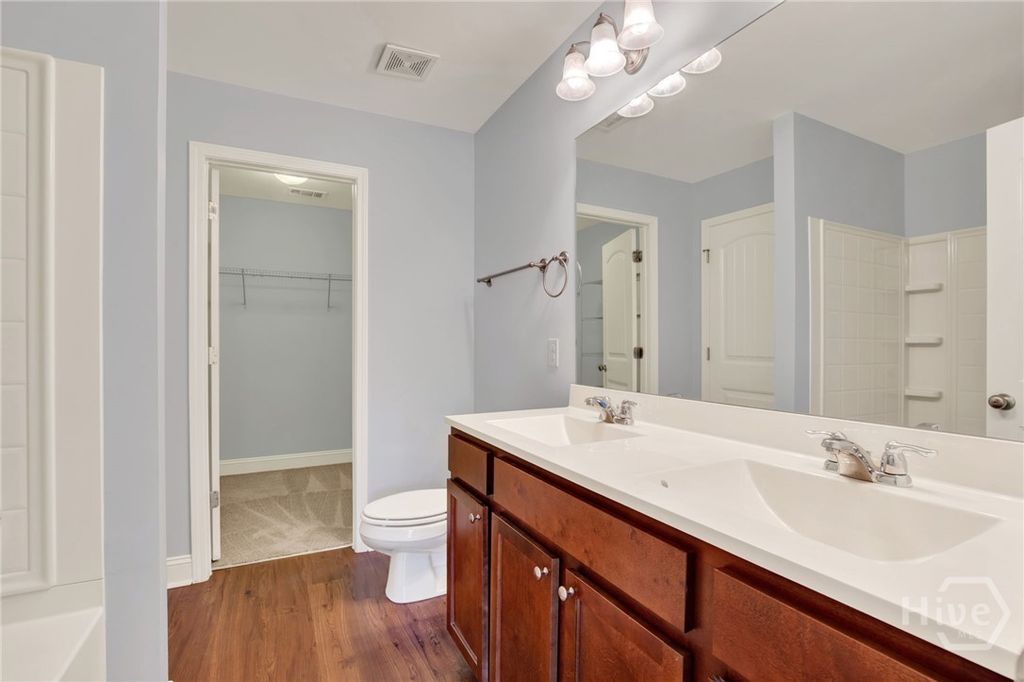 Image 21 of property listing at 20 Kepler Loop, Richmond Hill, GA 31324
