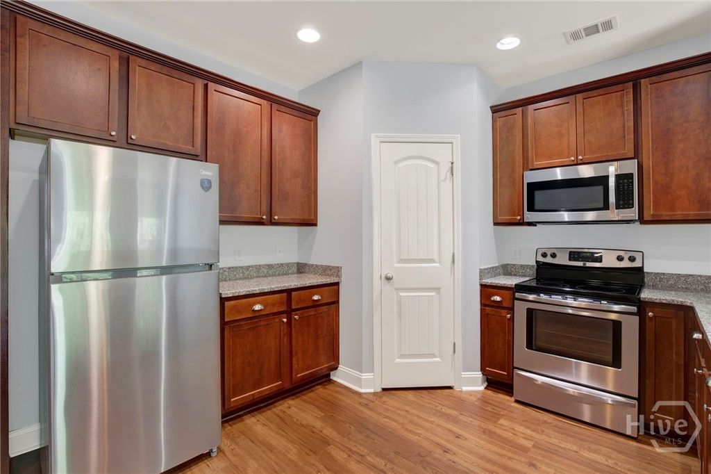Image 3 of property listing at 20 Kepler Loop, Richmond Hill, GA 31324
