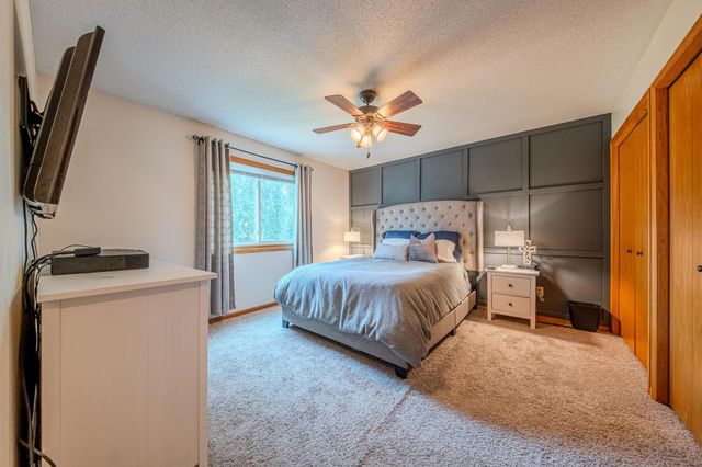 7685 Upper 45th Street N, Oakdale, MN 55128