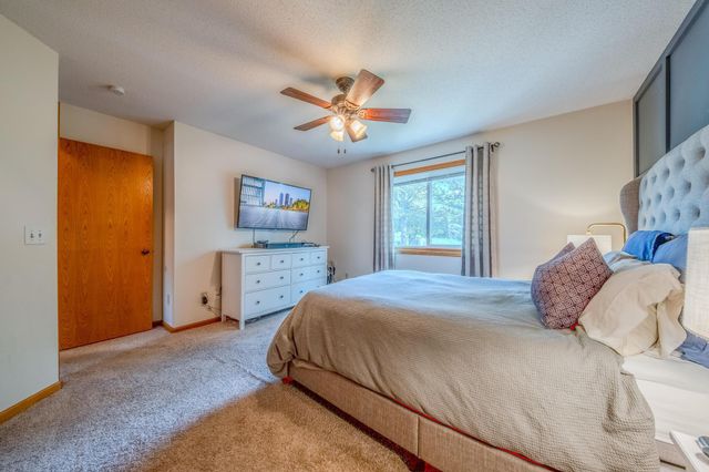 7685 Upper 45th Street N, Oakdale, MN 55128