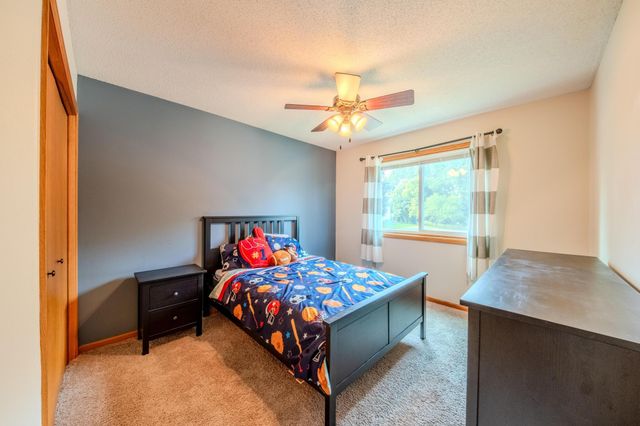 7685 Upper 45th Street N, Oakdale, MN 55128