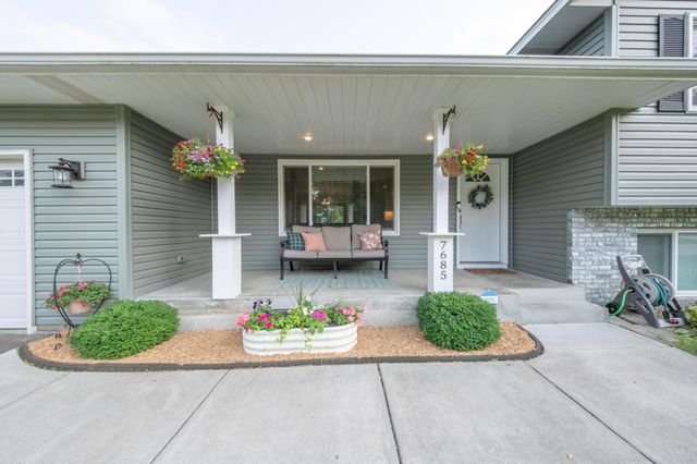 7685 Upper 45th Street N, Oakdale, MN 55128