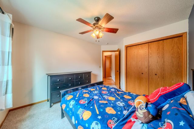 7685 Upper 45th Street N, Oakdale, MN 55128