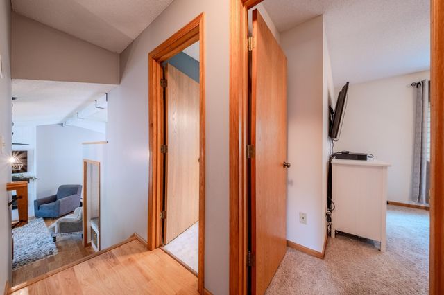 7685 Upper 45th Street N, Oakdale, MN 55128