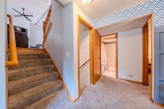 7685 Upper 45th Street N, Oakdale, MN 55128