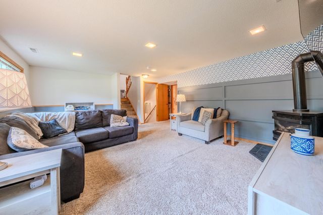 7685 Upper 45th Street N, Oakdale, MN 55128