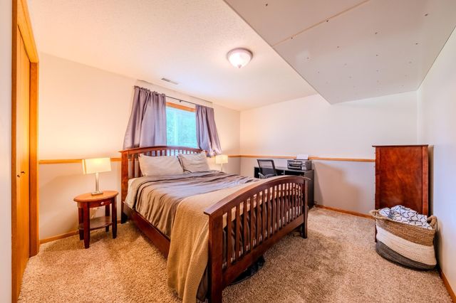 7685 Upper 45th Street N, Oakdale, MN 55128