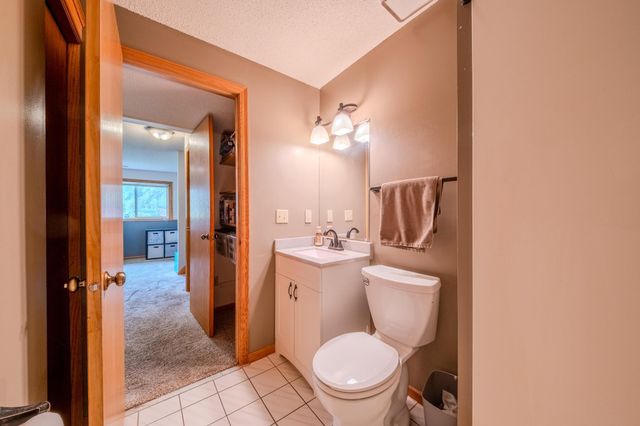 7685 Upper 45th Street N, Oakdale, MN 55128