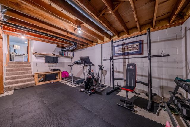 7685 Upper 45th Street N, Oakdale, MN 55128