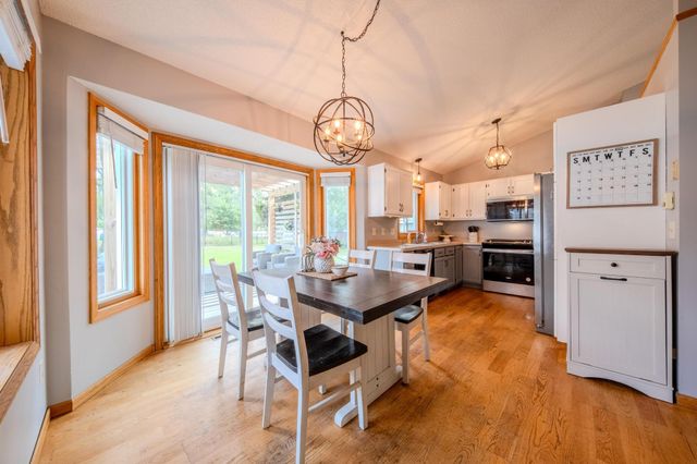7685 Upper 45th Street N, Oakdale, MN 55128