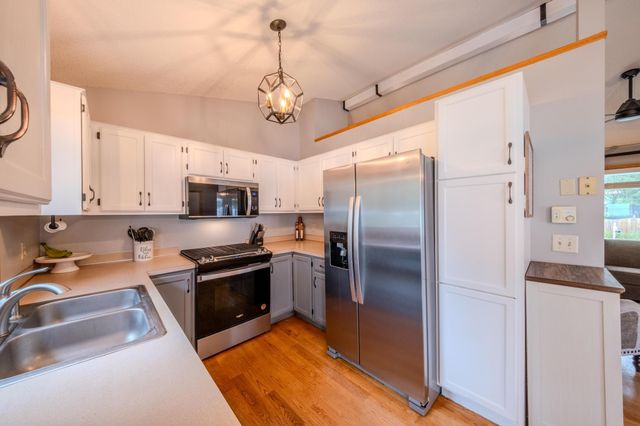 7685 Upper 45th Street N, Oakdale, MN 55128