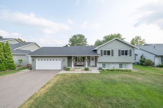 7685 Upper 45th Street N, Oakdale, MN 55128