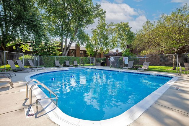 428 S Dee Road, Park Ridge, IL 60068