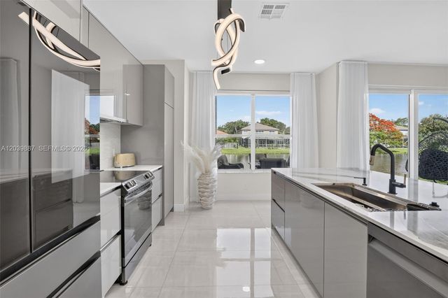 16233 Opal Creek Dr, Weston, FL 33331