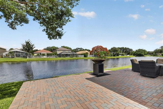 16233 Opal Creek Dr, Weston, FL 33331