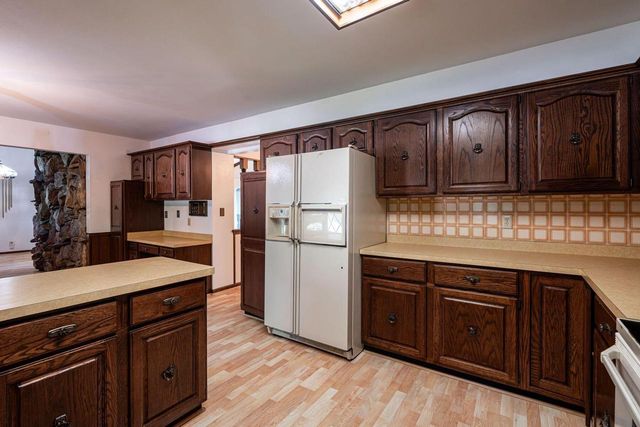 2542 W Wending DRIVE, Glendale, WI 53209