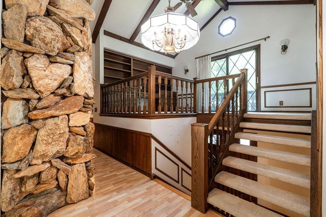 2542 W Wending DRIVE, Glendale, WI 53209