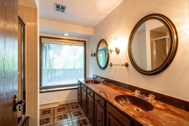 2542 W Wending DRIVE, Glendale, WI 53209