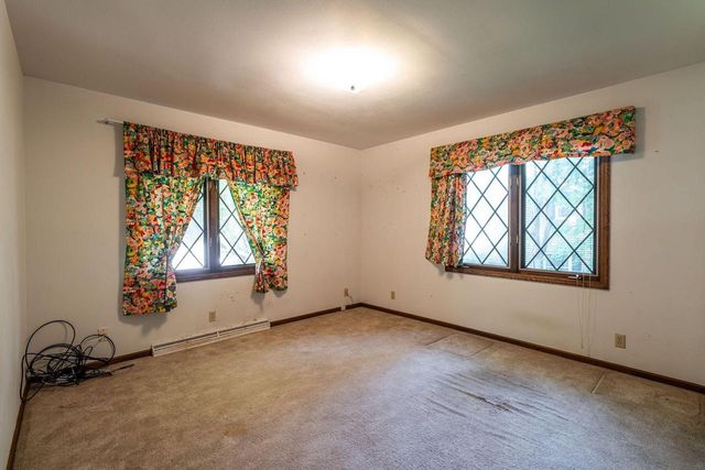 2542 W Wending DRIVE, Glendale, WI 53209