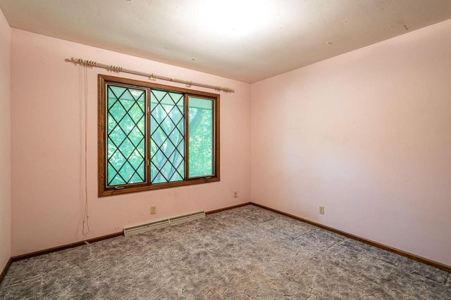 2542 W Wending DRIVE, Glendale, WI 53209