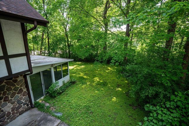 2542 W Wending DRIVE, Glendale, WI 53209
