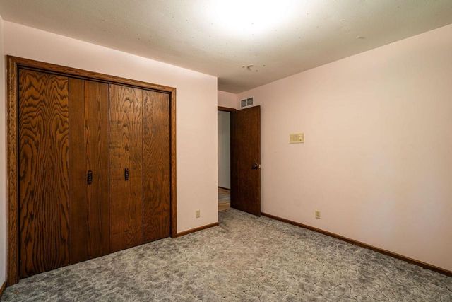 2542 W Wending DRIVE, Glendale, WI 53209