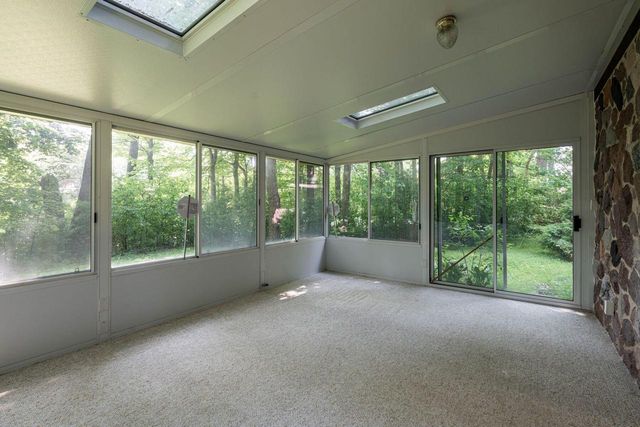2542 W Wending DRIVE, Glendale, WI 53209