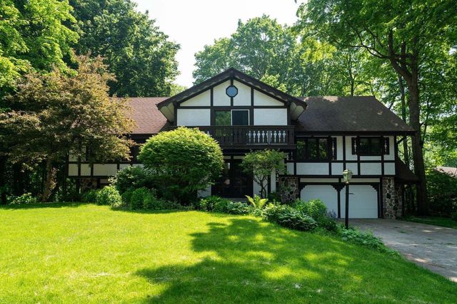 2542 W Wending DRIVE, Glendale, WI 53209