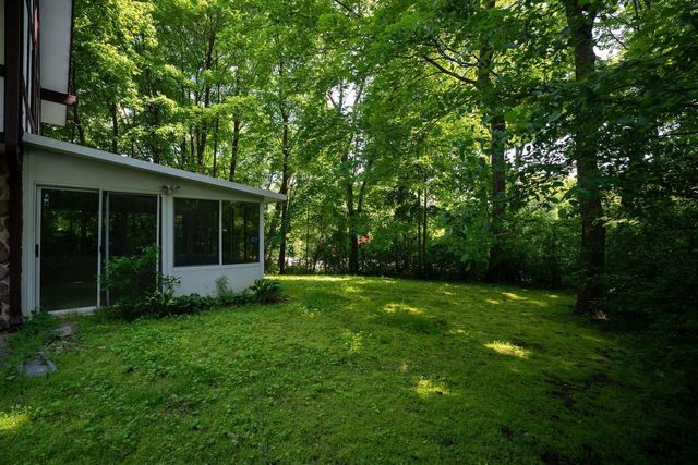 2542 W Wending DRIVE, Glendale, WI 53209