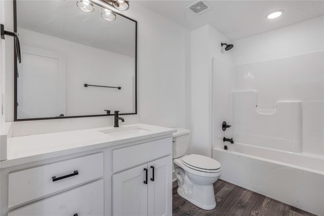 4500 NW 167th Street, Clive, IA 50325