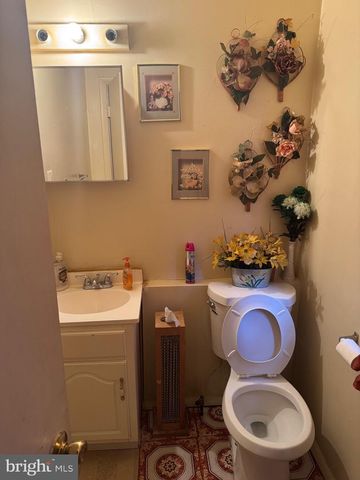 827 48TH ST NE, Washington, DC 20019