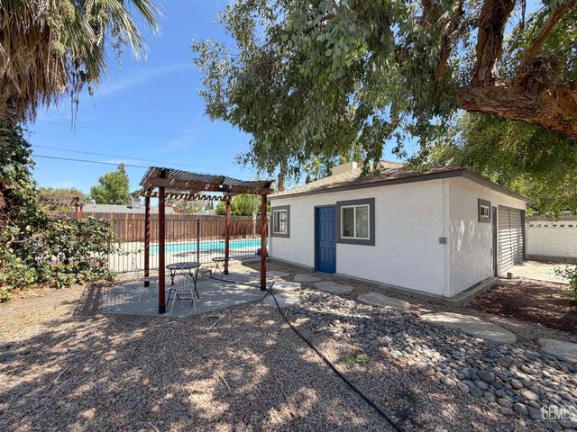 2508 3rd Street, Bakersfield, CA 93304