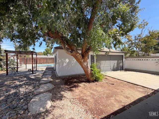 2508 3rd Street, Bakersfield, CA 93304