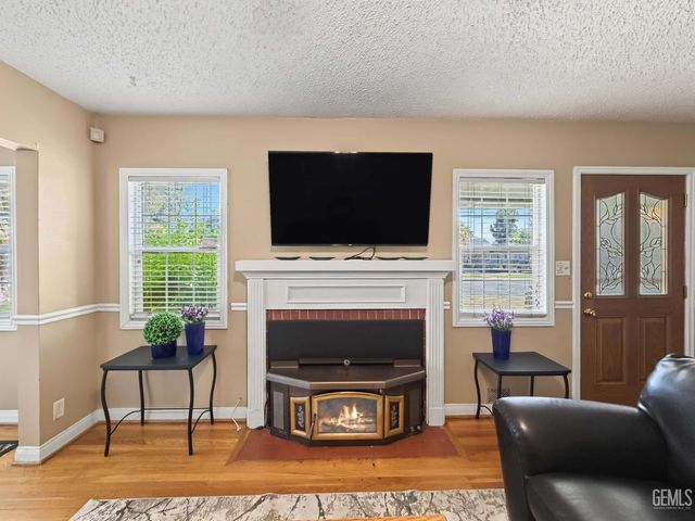2508 3rd Street, Bakersfield, CA 93304