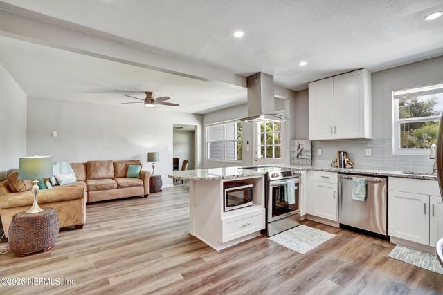 8023 CHATEAU Drive S, Jacksonville, FL 32221