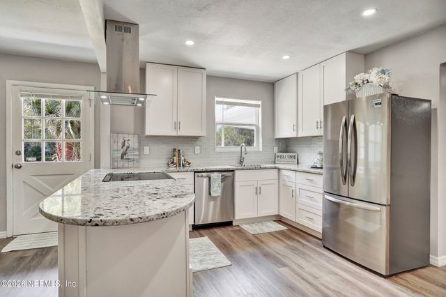 8023 CHATEAU Drive S, Jacksonville, FL 32221