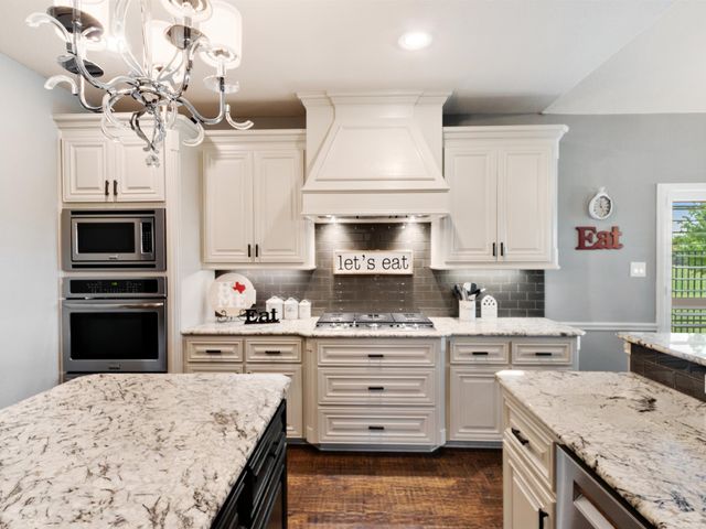 178 Las Colinas Trail, Cross Roads, TX 76227