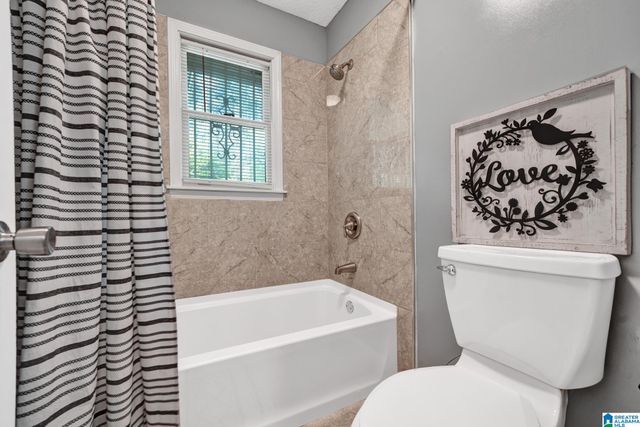 404 MEMORIAL DRIVE SW, Bessemer, AL 35022