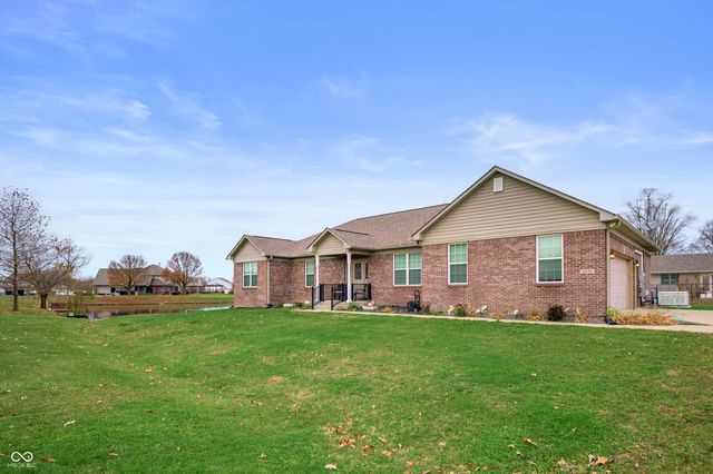 5026 W Stonehaven Lane, New Palestine, IN 46163