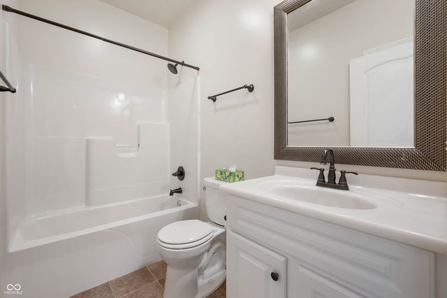 5026 W Stonehaven Lane, New Palestine, IN 46163